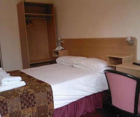 Heath Lodge Hotel Nr Nec Bickenhill Room photo