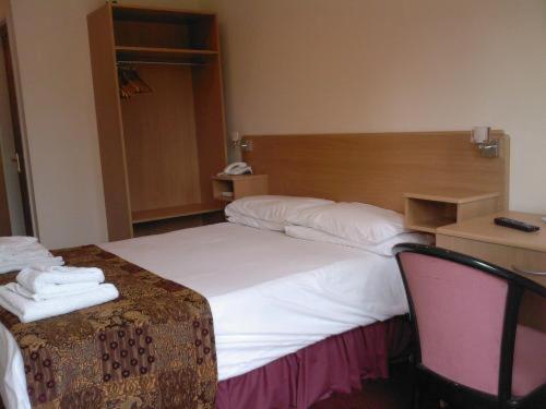 Heath Lodge Hotel Nr Nec Bickenhill Room photo